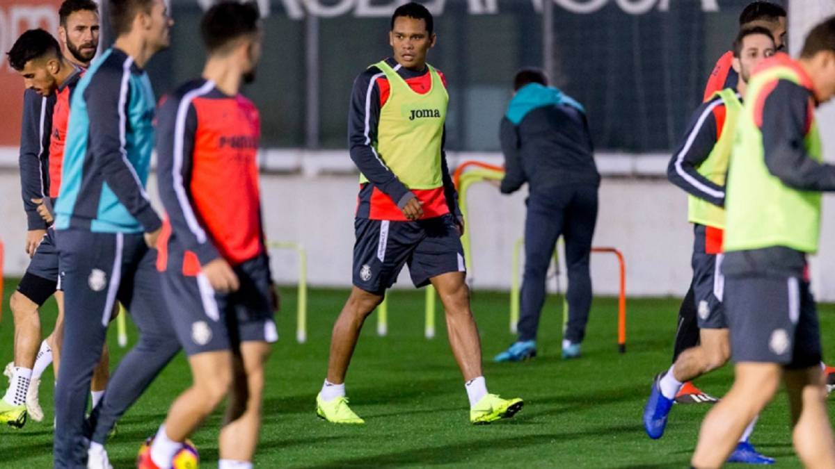 El delantero colombiano Carlos Bacca regresó a entrenamientos con Villarreal luego superar la lesión que sufrió en el partido contra Atlético de Madrid.
