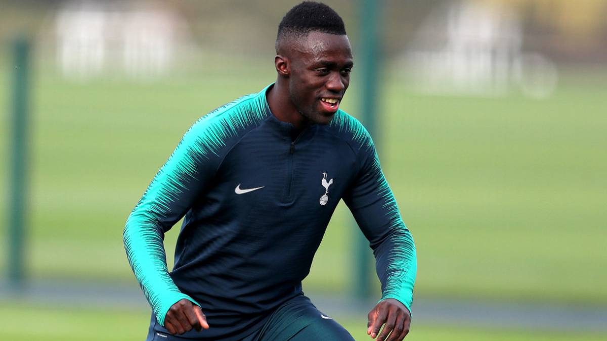 Tottenham confirmó la lesión de Dávinson Sánchez, que es un tensión en el tendón, y aseguró que espera su retorno antes de que se termine el fin de año