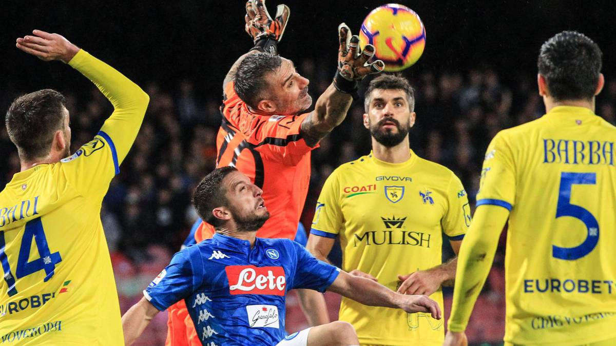 Napoli - Chievo, partido que se jugó en desarrollo de fecha 13 de la Serie A que terminó empatado a cero goles hoy 25 de noviembre en el estadio San Paolo.