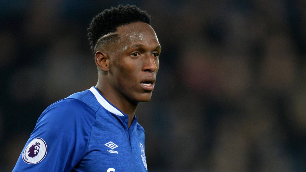 Yerry Mina enfrenta con Everton al tridente del Liverpool conformado por Salah, Mané y Firmino