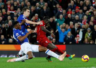 Liverpool anota en el último minuto y vence a Everton