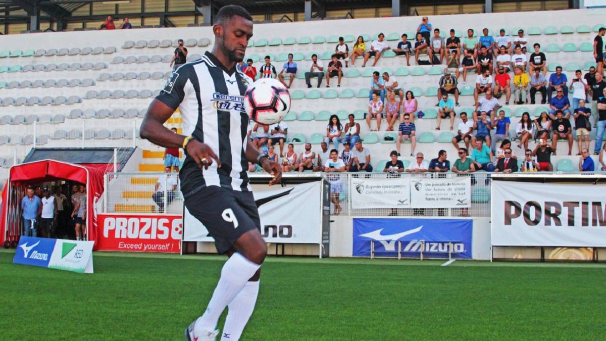 Jackson Martínez se lesiona en Portimonense