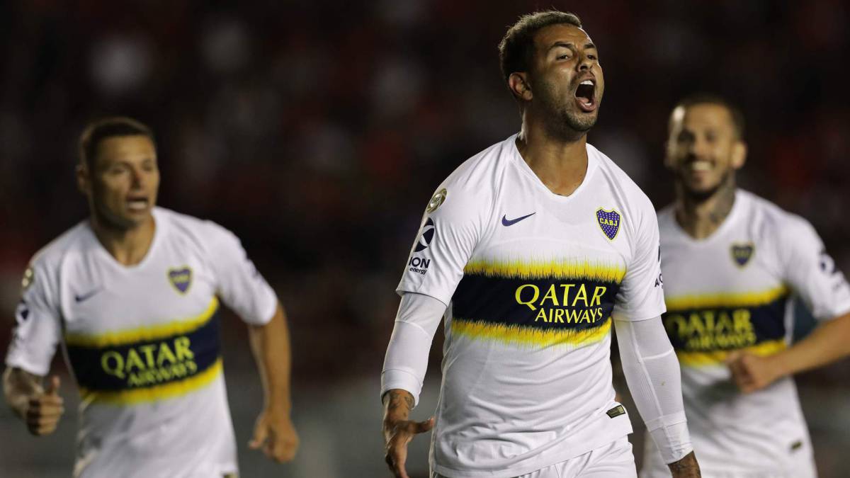 Edwin Cardona marcó el gol de la victoria de Boca Juniors un gol por cero ante Independiente en partido de la jornada de la Superliga Argentina