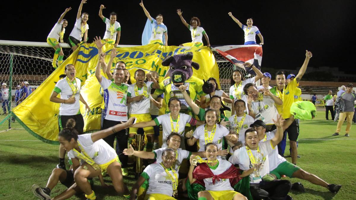 Atlético Huila femenino se coronó campeón de la Copa Libertadores en Manaos al vencer al Santos de Brasil en lanzamientos desde el punto de pena máxima