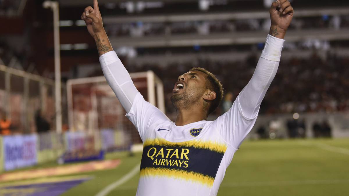 Guillermo Barros Schelotto destacó a Edwin Cardona tras el triunfo de Boca Juniors sobre Independiente