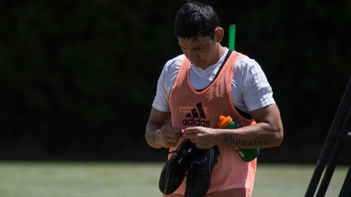Roberto Ovelar en un entrenamiento con Millonarios