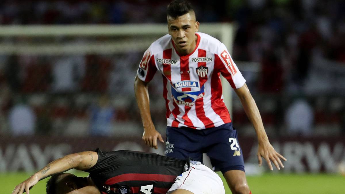 Víctor Cantillo ante Bruno de Paranaense