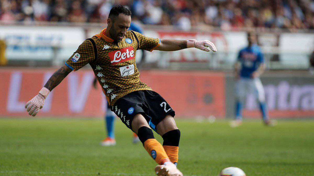 David Ospina jugará un partido clave para asegurar la clasificación de Napoli en la Champions. El portero colombiano visitará la casa del Liverpool