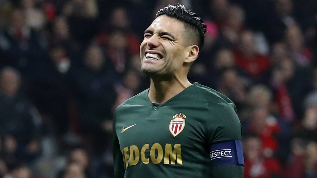Falcao García, Carlos Bacca, Juan Camilo Hernández y otros jugadores colombianos en situación de descenso en las principales ligas de Europa