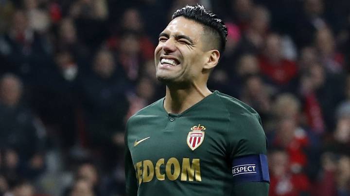 Falcao García, Carlos Bacca, Juan Camilo Hernández y otros jugadores colombianos en situación de descenso en las principales ligas de Europa