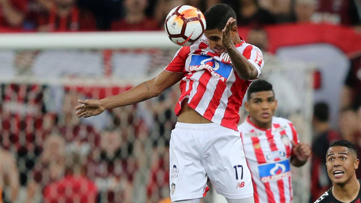 Junior ante Paranaense en la final de Copa Sudamericana