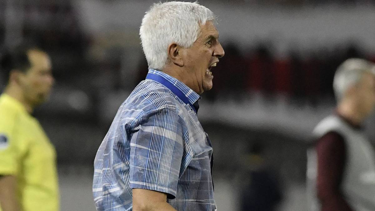 Julio Comesaña en el partido ante Paranaense