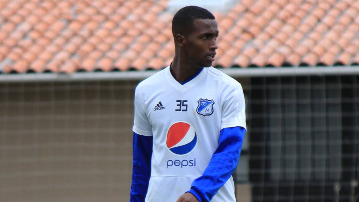 Breinner Paz en el entrenamiento de Millonarios