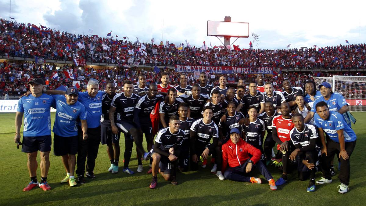 Medellín entrena en el Atanasio con más de 9.000 asistentes.