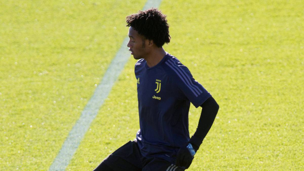 Juan Guillermo Cuadrado podría ser operado por su lesión de rodilla sufrida en el partido de Juventus ante Young Boys