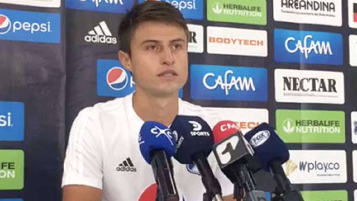 Juan Camilo García en rueda de prensa de Millonarios