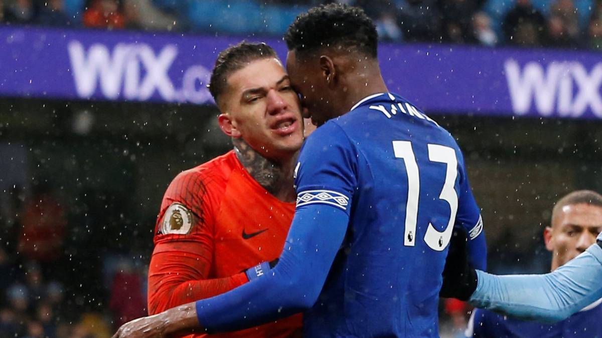 Yerry Mina fue titular y jugó los 90 minutos en la derrota del Everton ante el Manchester City en el desarrollo de la jornada 17 de la Premier League