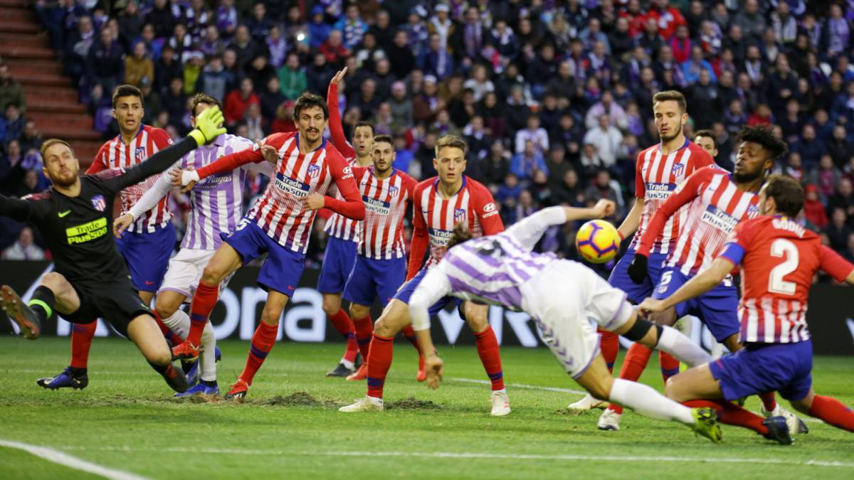 Arias protagonista ante Valladolid, VAR y triunfo