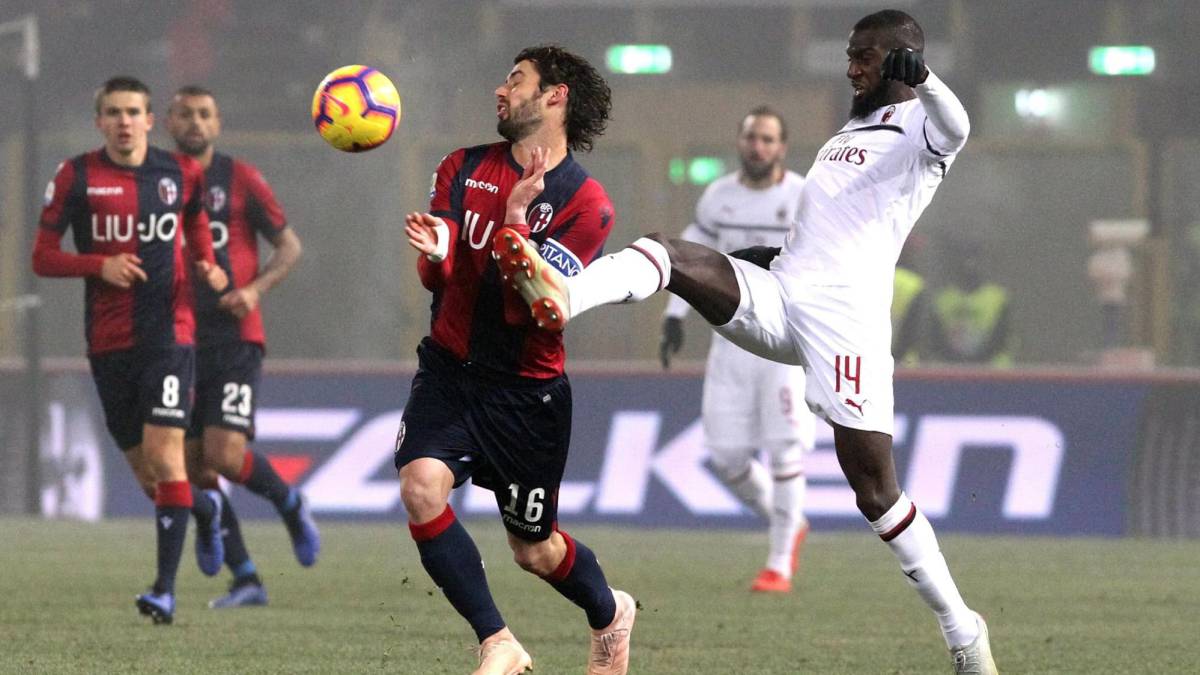 Zapata, titular en el empate del Milan ante el Bologna
