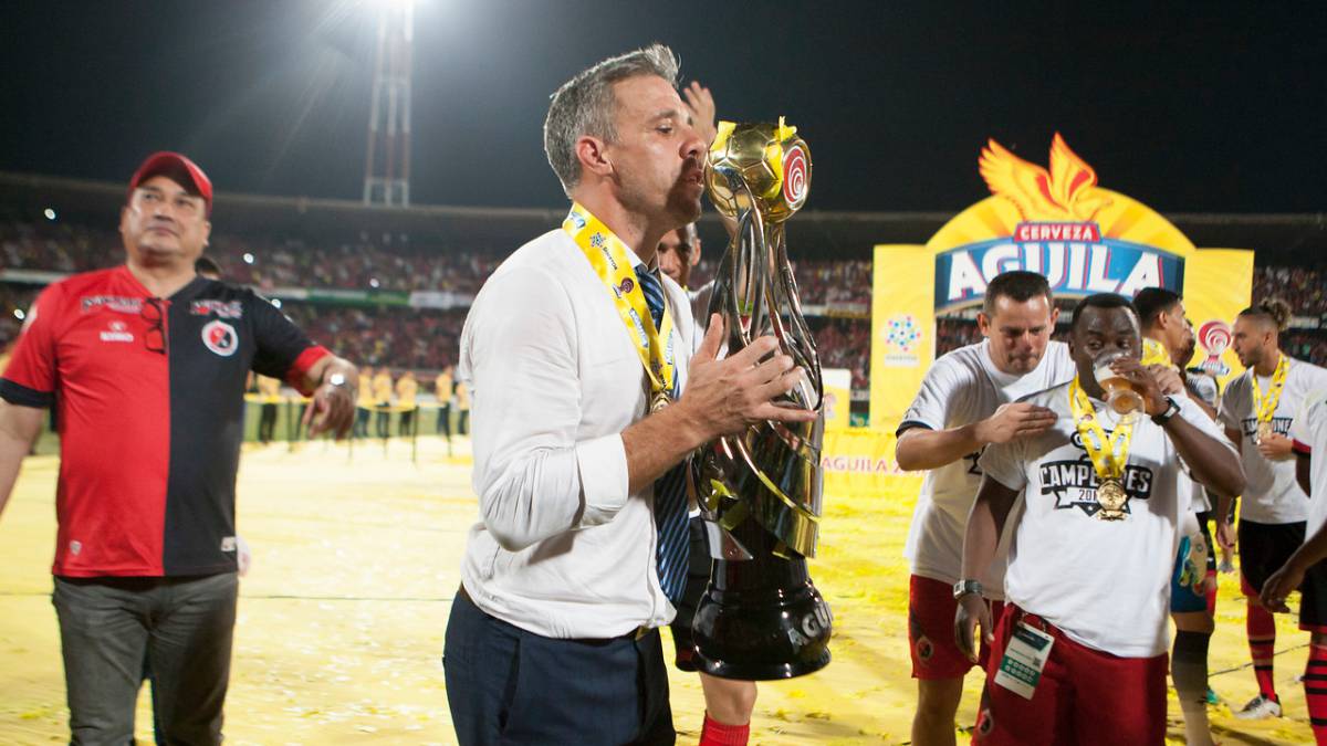 Lucas Pusineri, entre los candidatos a mejor DT de América