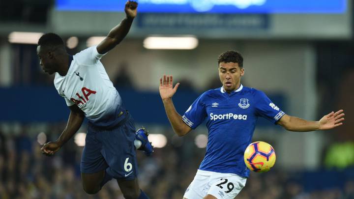 Yerry Mina fue suplente en el encuentro entre Everton y Tottenham en el estadio Goodison Park de Liverpool. Davinson Sánchez jugó en los visitantes.