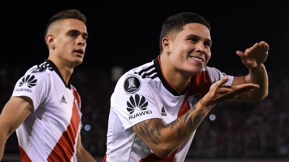 Juan Fernando Quintero compartió en Instagram una imagen con la camiseta de los Golden State Warriors de la NBA, mientras descansa unos días en Colombia