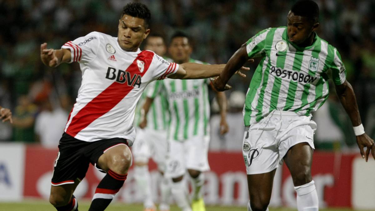 El delantero colombiano Teófilo Gutiérrez ya vistió las camisetas de Racing, Lanús, River y Rosario en el fútbol argentino, donde protagonizó escándalos.