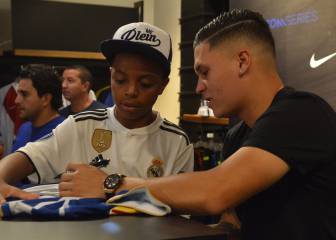 Juanfer Quintero comparte con los aficionados en Medellín