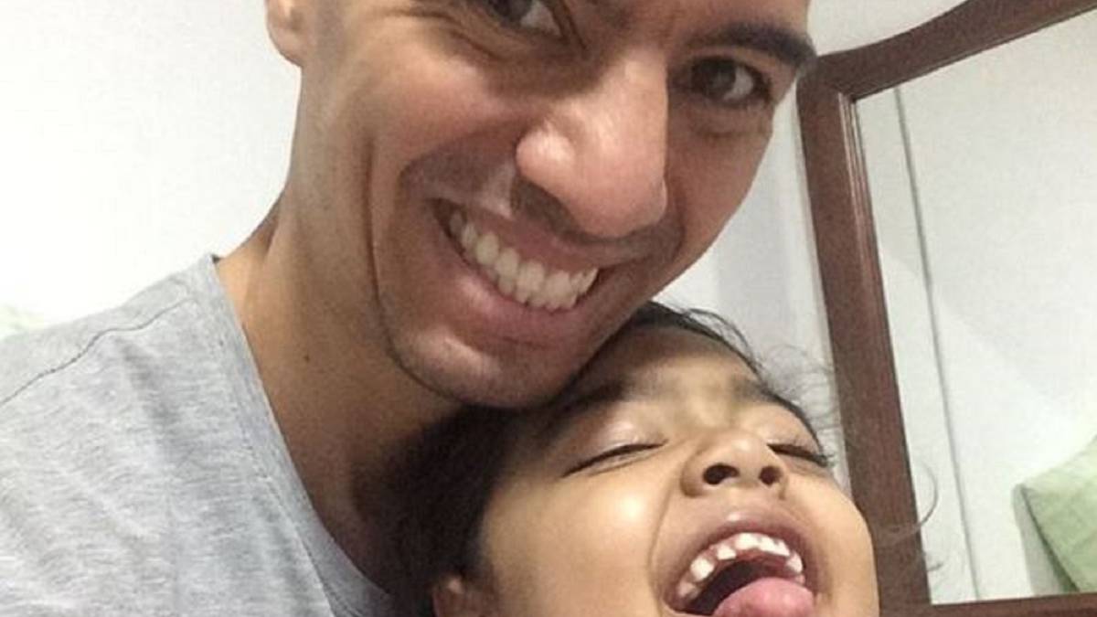 La hija de Andrés Felipe González falleció en Cali. El exdefensor había realizado hace unos días una subasta de camisetas para recoger fondos.