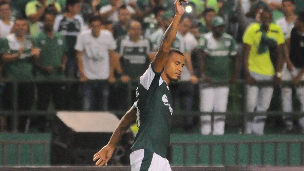 Macnelly Torres llega a Paraguay para cerrar su vinculación con Libertad de Paraguay