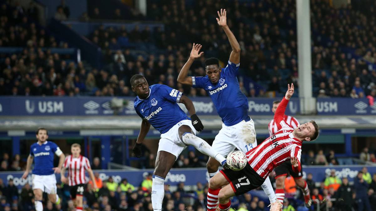 Yerry Mina y el Everton vencieron al Lincoln City por la tercera ronda de la FA Cup. El colombiano fue titular