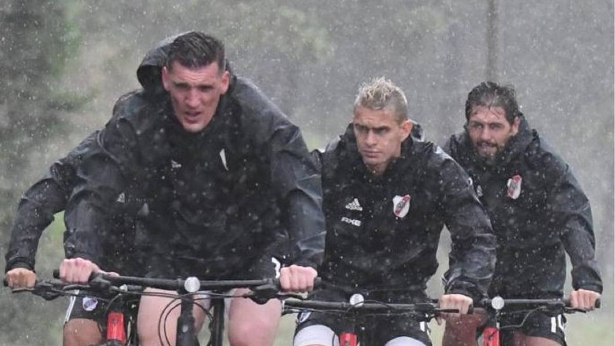 Juan Fernando Quintero y Rafael Santos Borré ya se encuentran con River Plate realizando la pretemporada