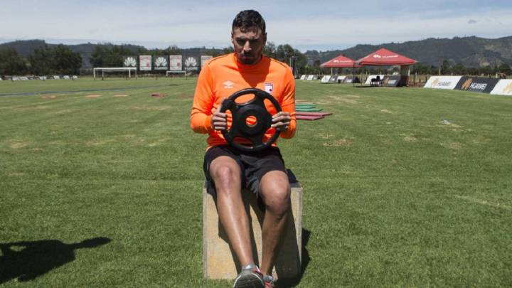 José Moya, central de Santa Fe, vuelve a los entrenamientos con el club