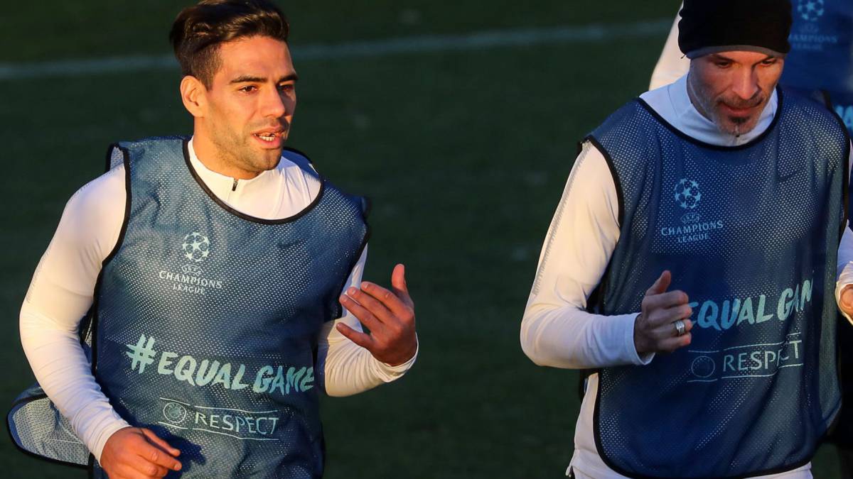 Según la prensa italiana, el colombiano Falcao García aún es del interés del Milan para ficharlo, si el argentino Gonzalo Higuaín se va a otro equipo.