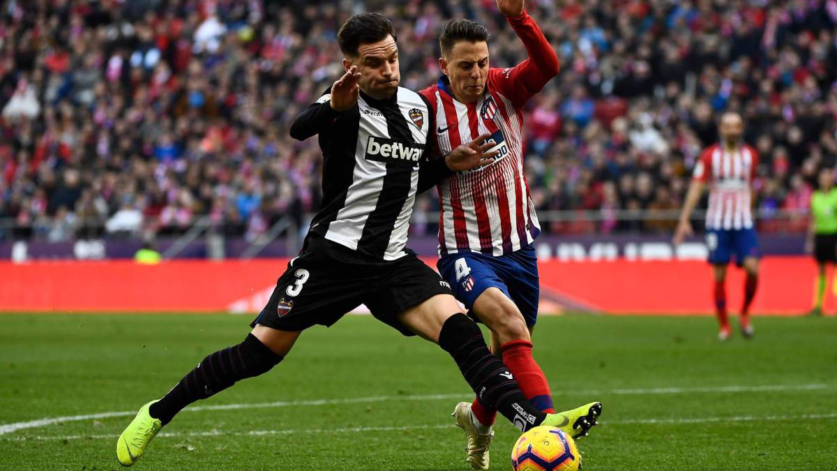 Santiago Arias fue titular en el encuentro entre el Atlético de Madrid y el Levante en la Liga Santander. El equipo de Diego Simeone venció 1 a 0.