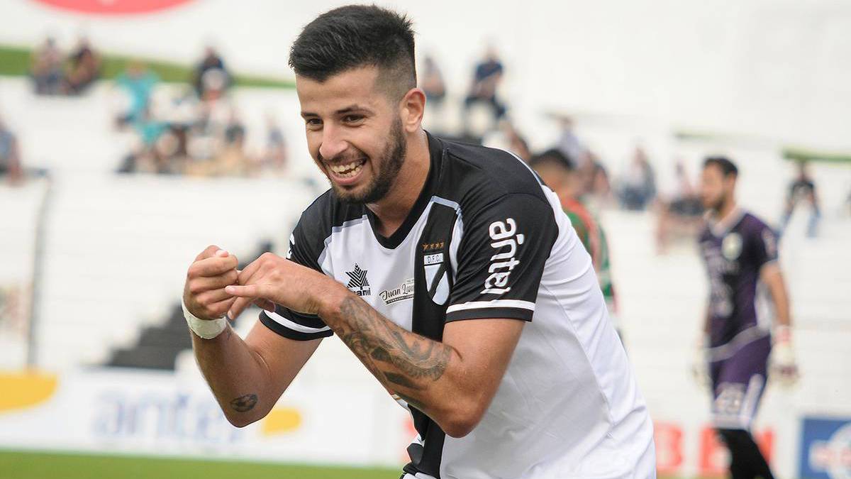 Atlético Nacional hizo una oferta formal por Pablo Ceppelini de Uruguay