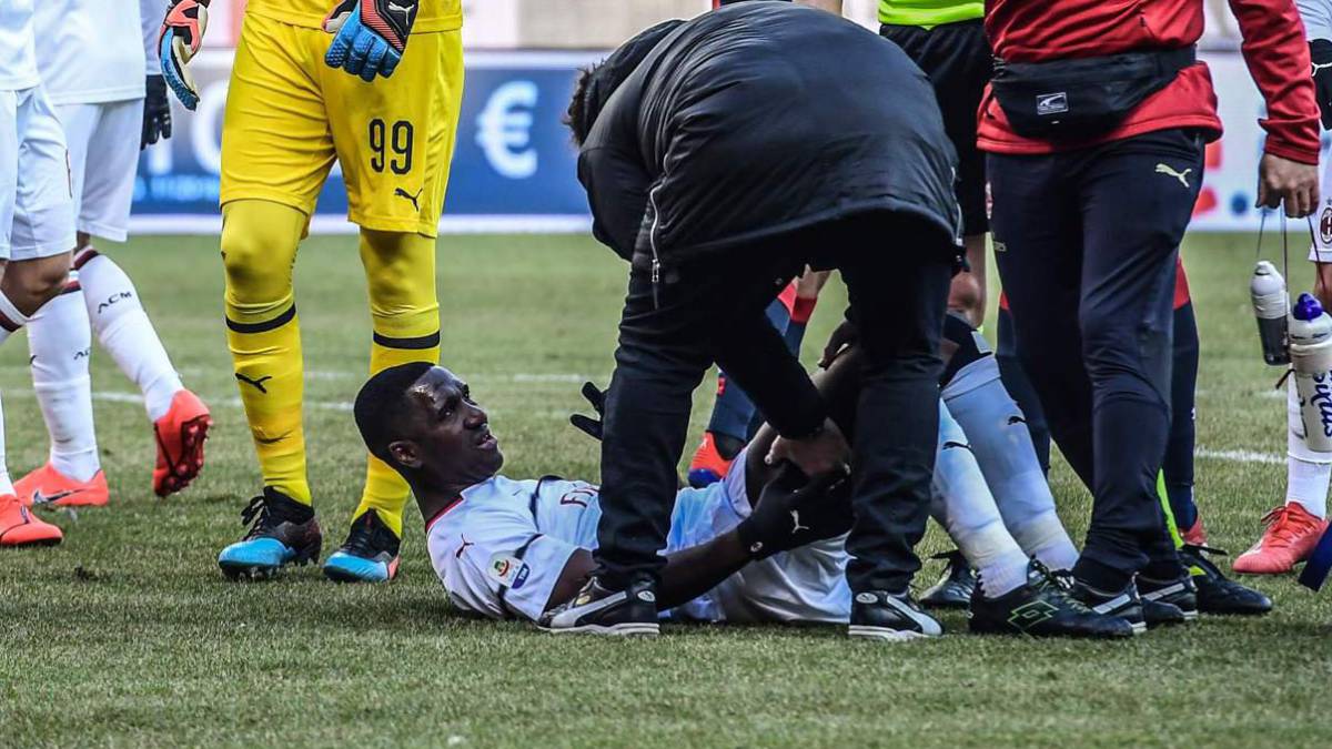 Cristian Zapata se lesiona en el triunfo de Milan 0-2 ante Genoa