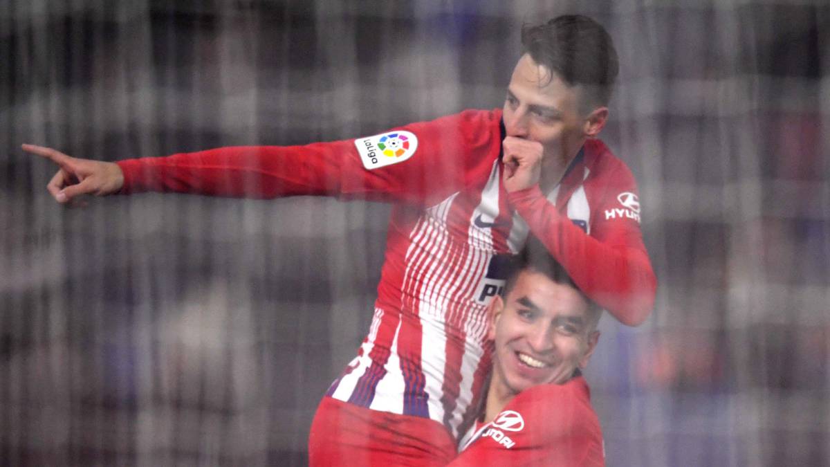 Santiago Arias podría jugar como volante este sábado ante el Getafe. El colombiano ya ha jugado en tres posiciones diferentes en su carrera. En sus inicios fue volante.