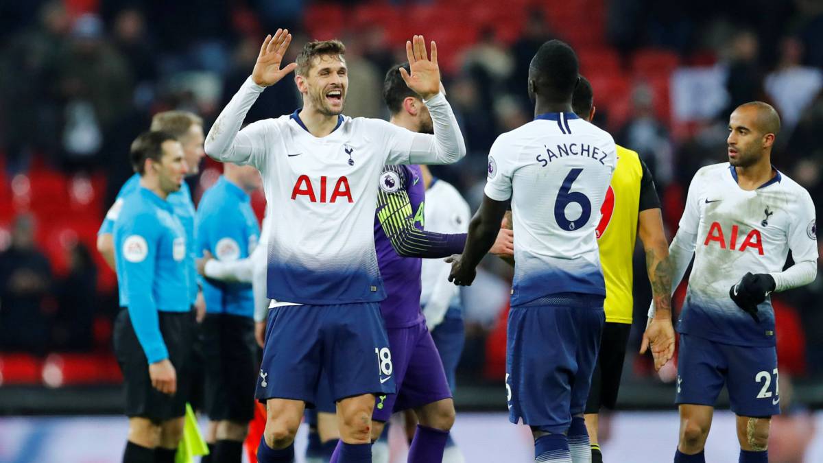Davinson Sánchez titular con Tottenham en la victoria sobre Watford en la Premier League.