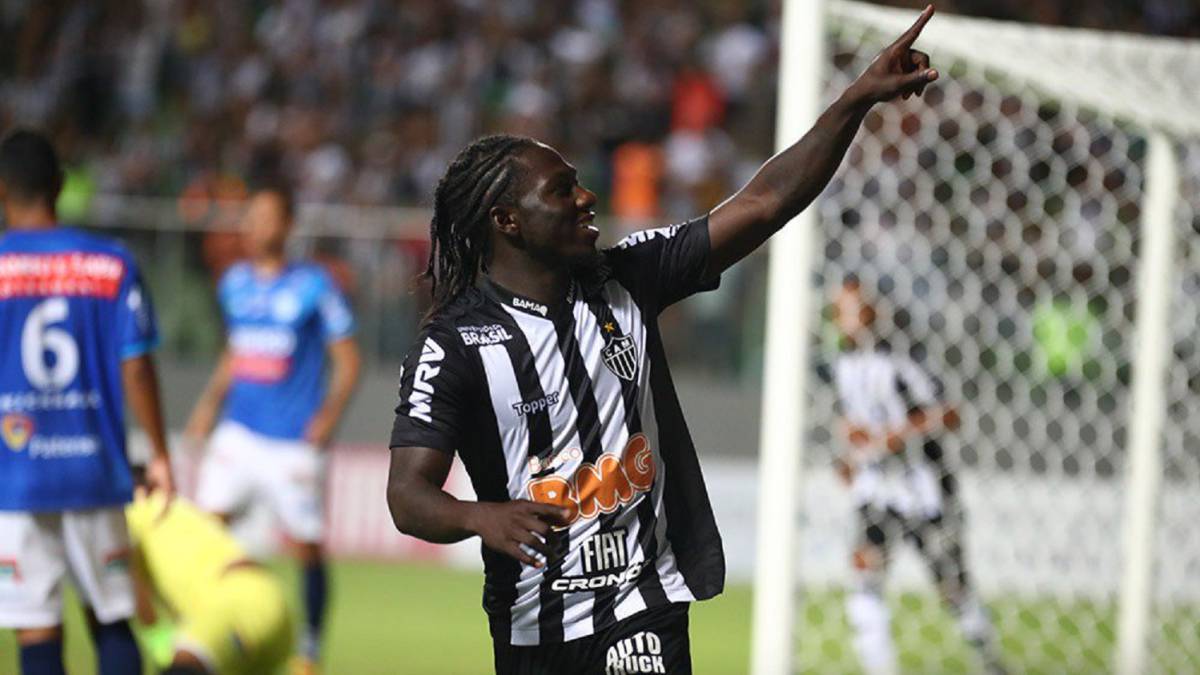 Yimmi Chará celebrando su gol con Atlético Mineiro ante URT en Brasil