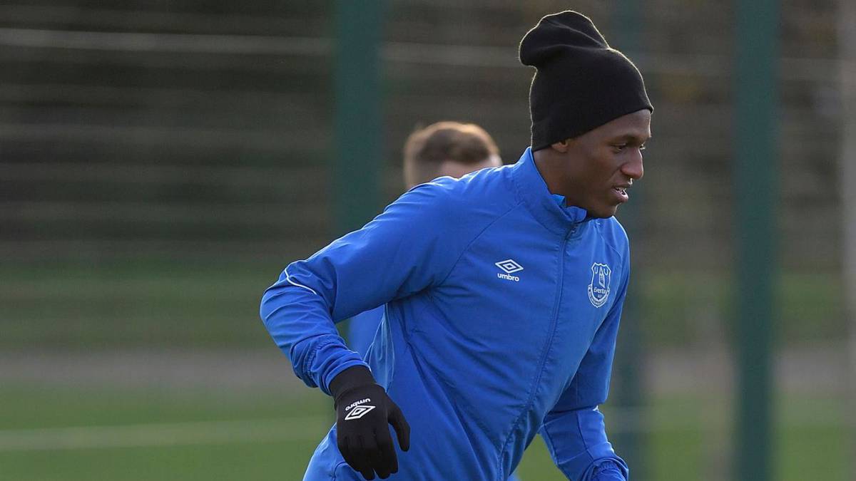 Yerry Mina, baja ante Wolverhampton por lesión, durante un entrenamiento con Everton