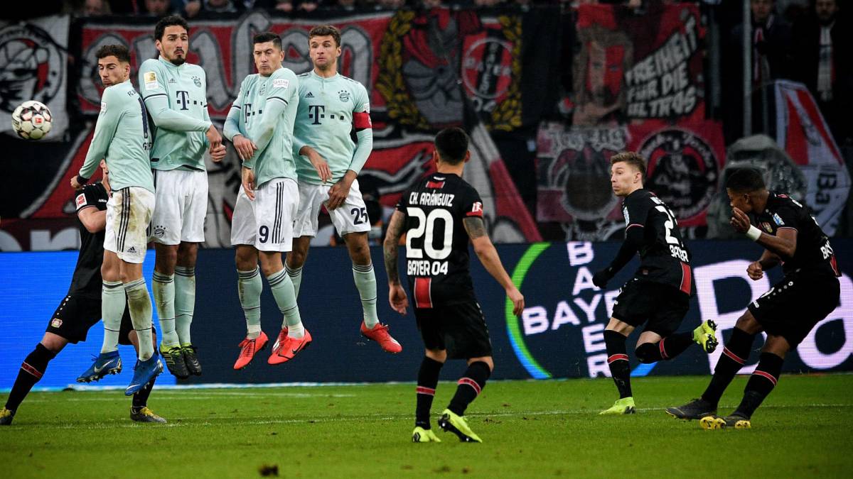 James Rodríguez actuó 76 minutos en la derrota del Bayern Múnich ante el Bayer Leverkusen.