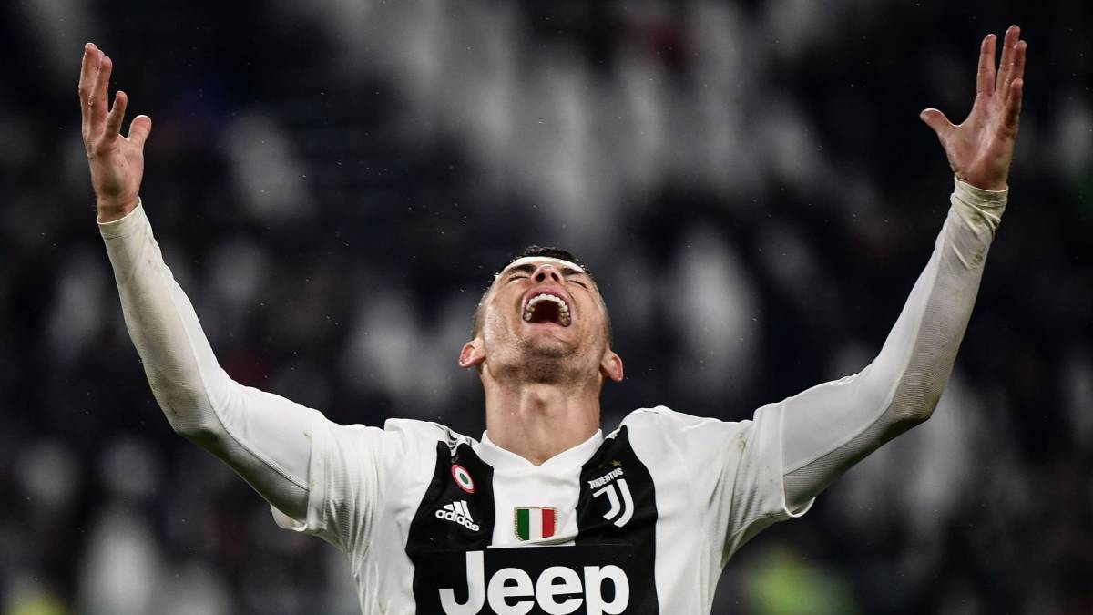 Cristiano Ronaldo frustrado tras errar un tiro en el partido ante Parma por la Serie A