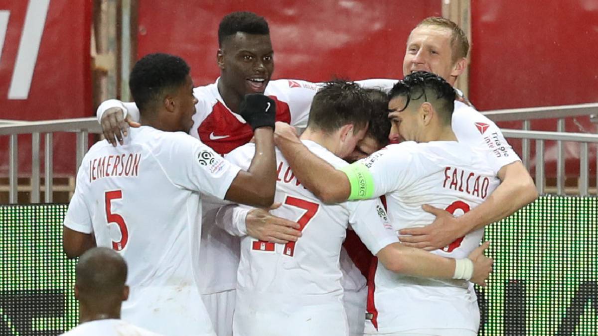 Jugadores del Mónaco celebrando el gol de Fabregas que sirvió para vencer a Toulouse y salir del descenso en Ligue 1.