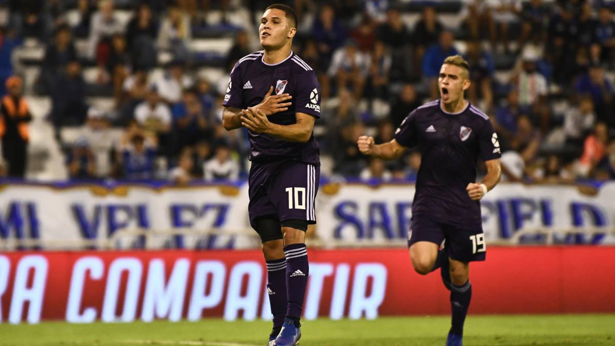 Rafael Santos Borré y Juan Fernando Quintero le dieron el triunfo a River Plate 1-2 sobre Vélez Sarsfield por Superliga Argentina para subir al puesto 7.