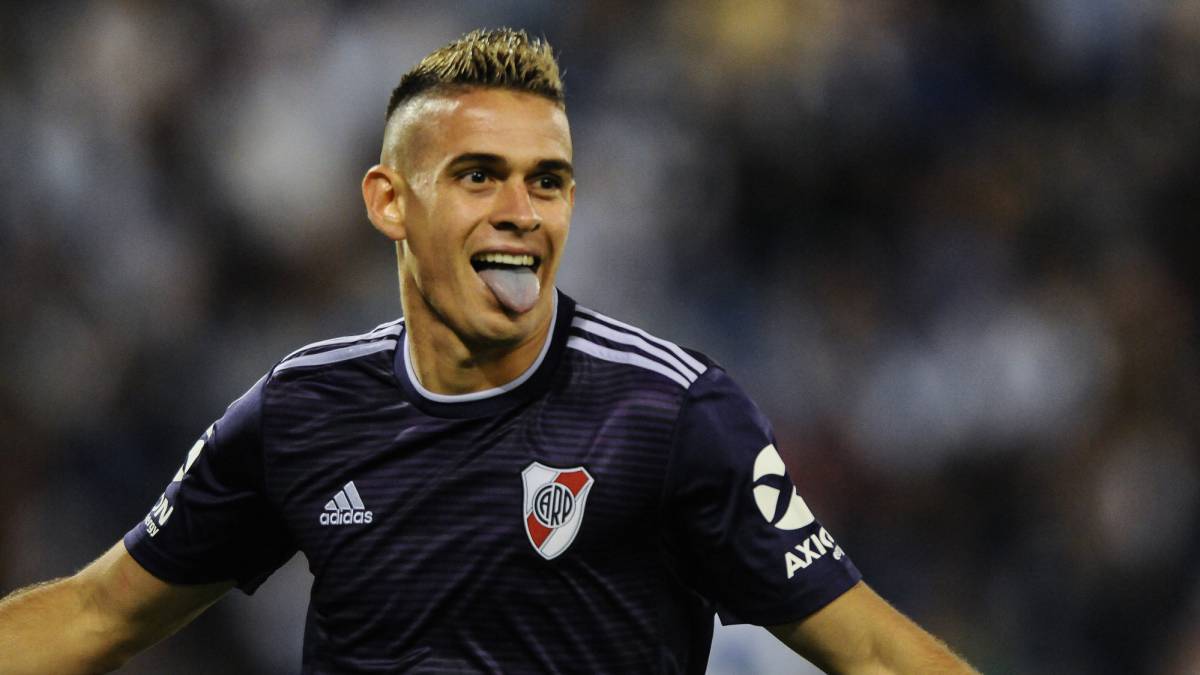Rafael Santos Borré fue uno de los mejores de Rivar Plate frente a Vélez, donde también jugó Juan Fernando Quintero.