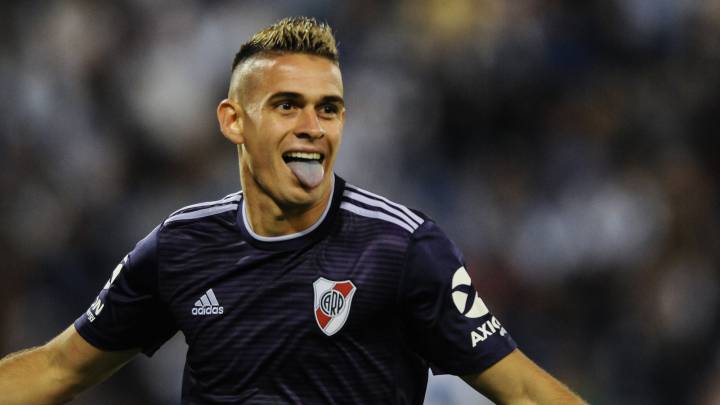 Rafael Santos Borré fue uno de los mejores de Rivar Plate frente a Vélez, donde también jugó Juan Fernando Quintero.