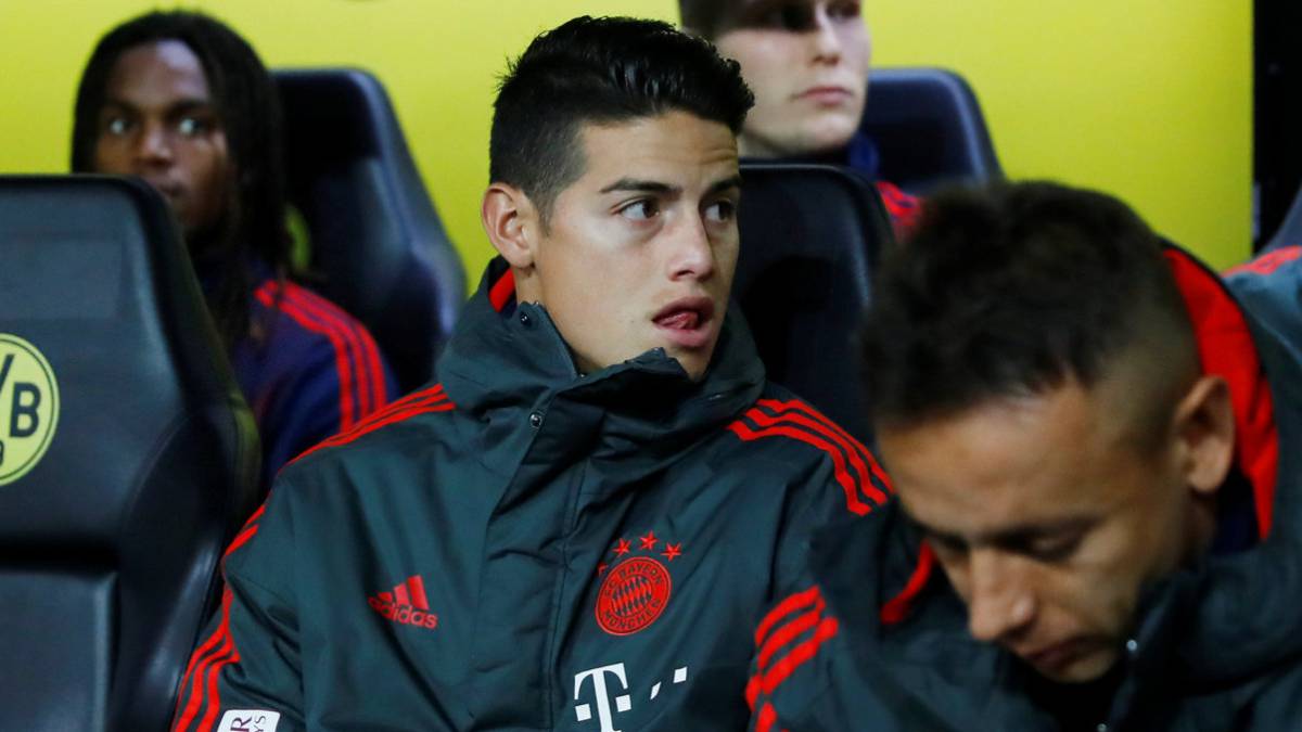 James Rodríguez en el banco de suplentes del Bayern Múnich para el partido ante Borussia Dortmund por la Bundesliga