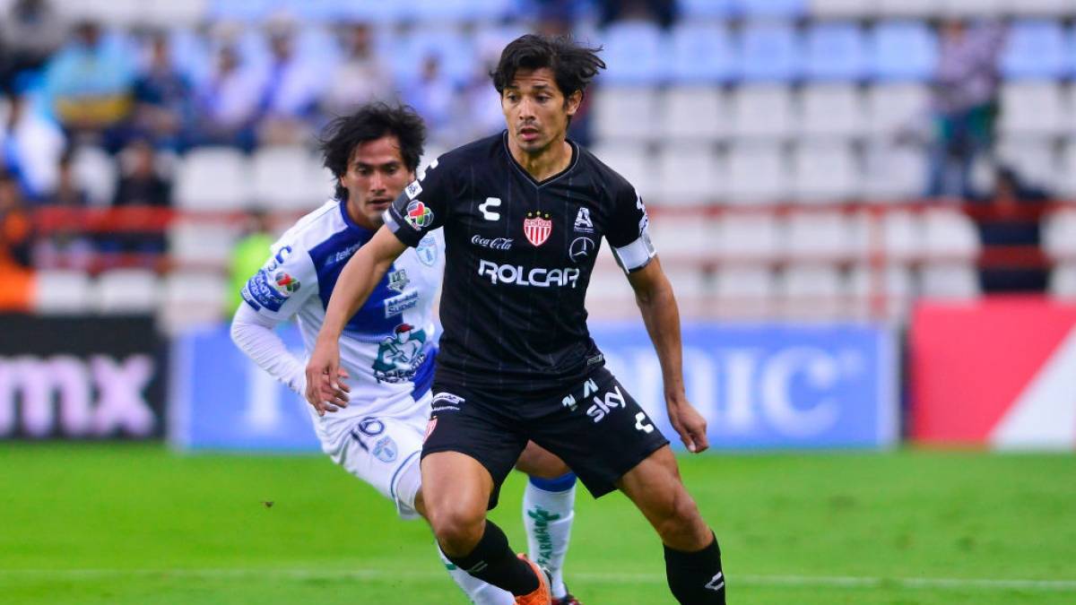 Matías Fernández, nuevo refuerzo del Junior, durante un partido con Necaxa por Liga MX.