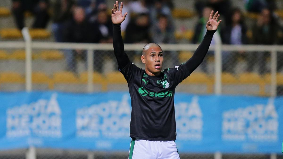 Julián Zea, delantero del Deportivo Cali que recibió dos fechas de sanción tras agredir a Andrés Amaya del Huila